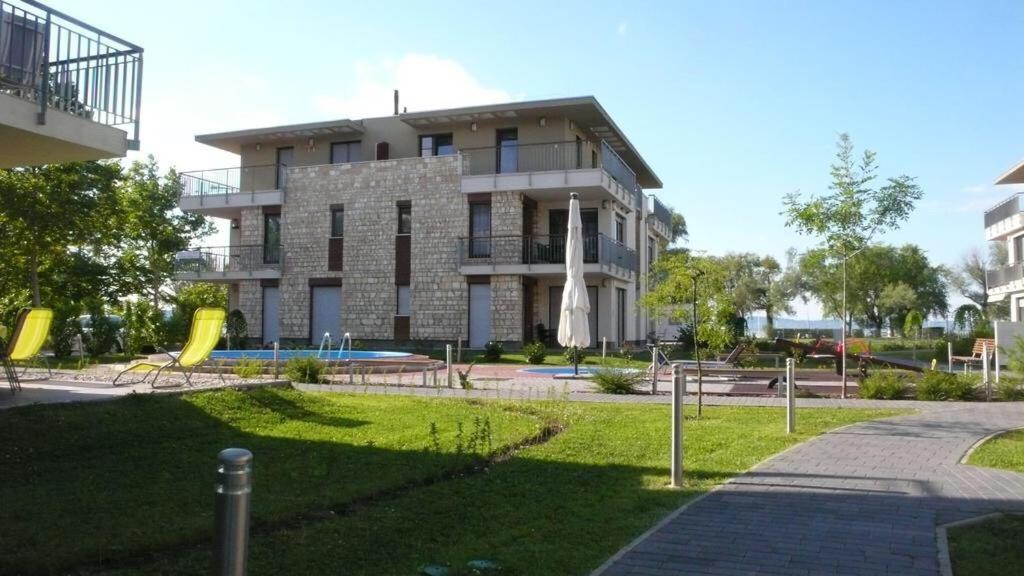 Lakeside Luxury Apartment Zamárdi Esterno foto