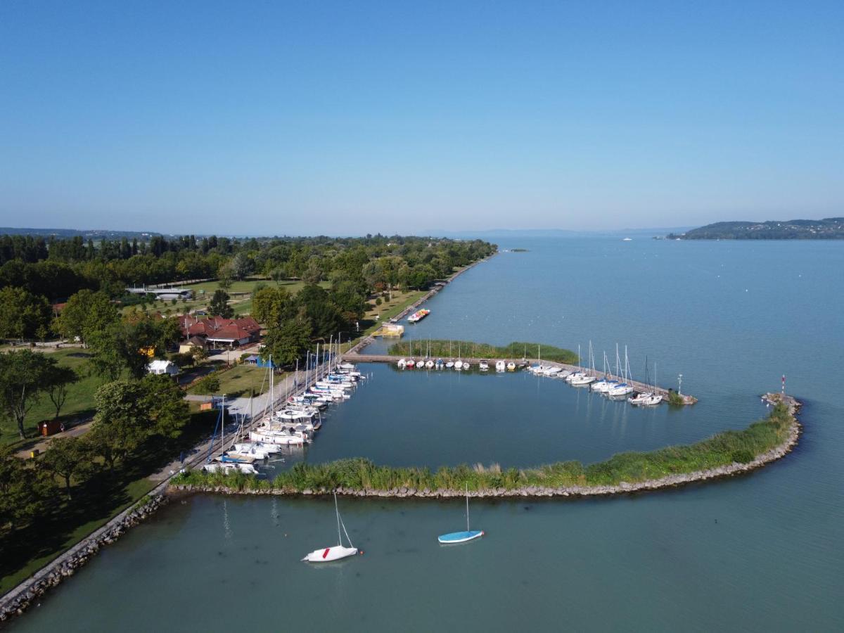 Lakeside Luxury Apartment Zamárdi Esterno foto