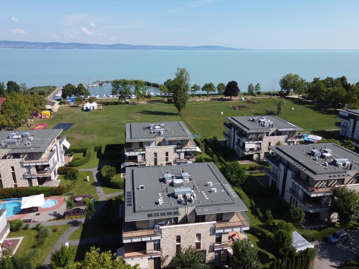 Lakeside Luxury Apartment Zamárdi Esterno foto